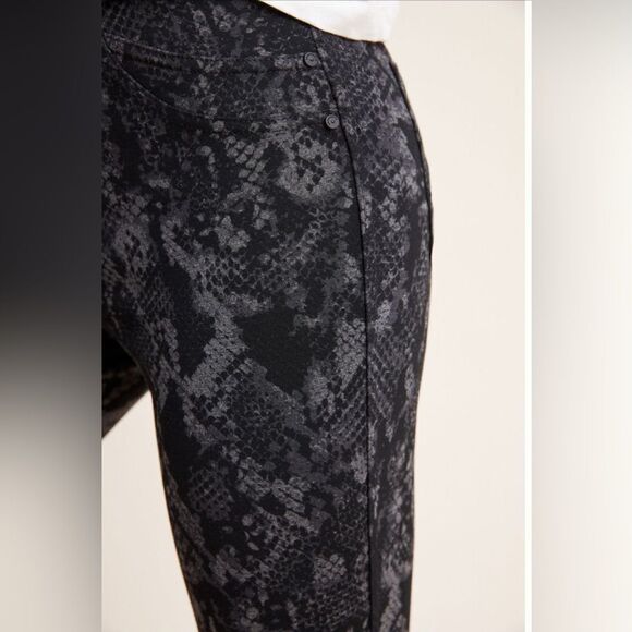 Anthropologie NWT Sanctuary snake pattern legging pants - small - Picture 4 of 8